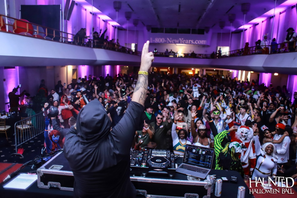 Where to dine before the Halloween party in Chicago